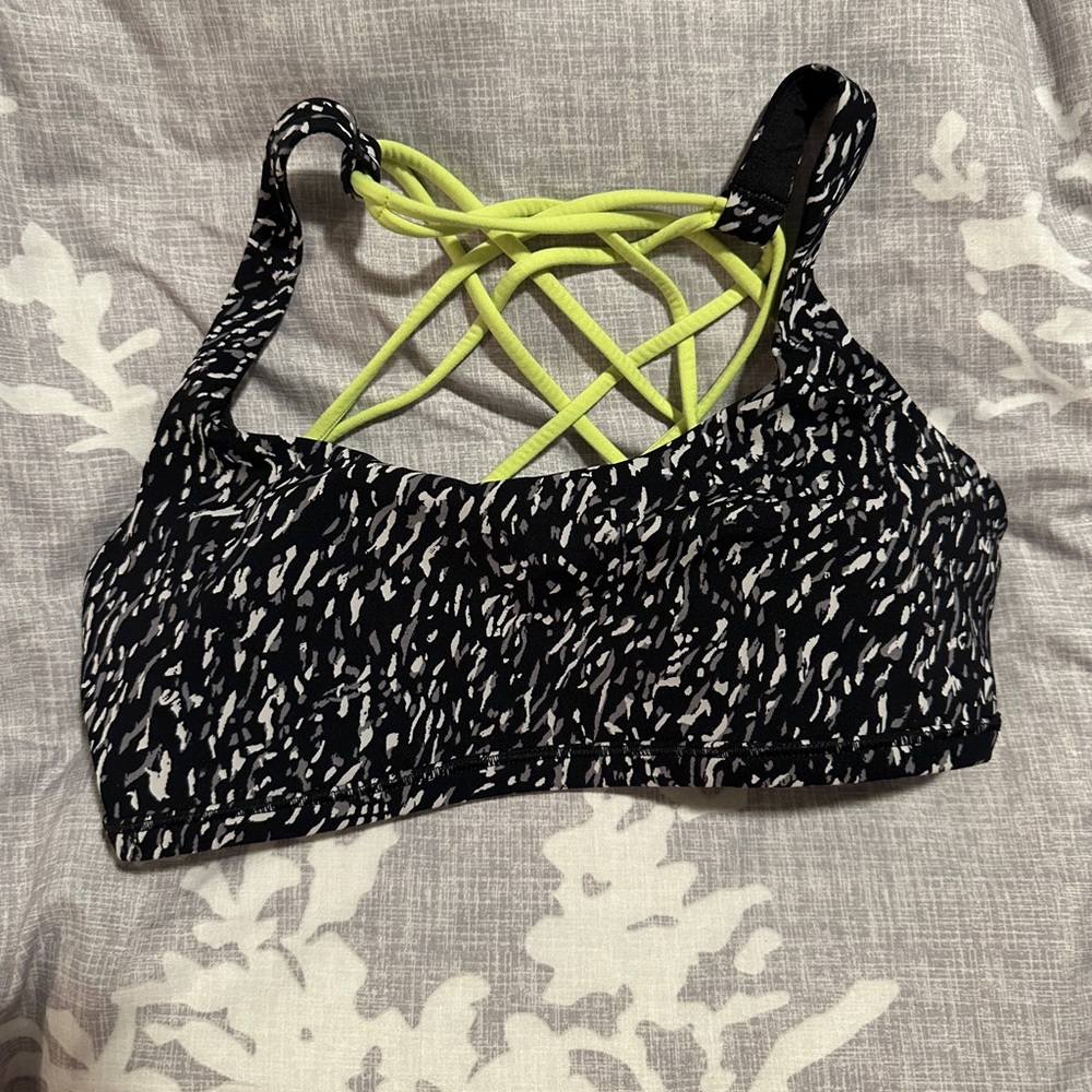 Lululemon size 6 sports bra